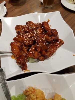 White Restaurant At Sun Plaza