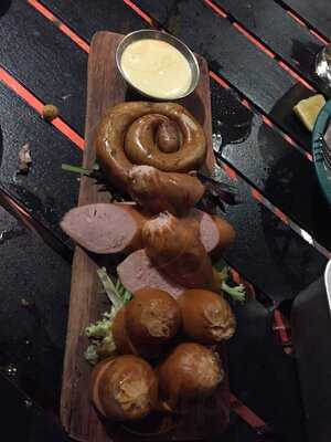 Wood & Steel Gastrobar