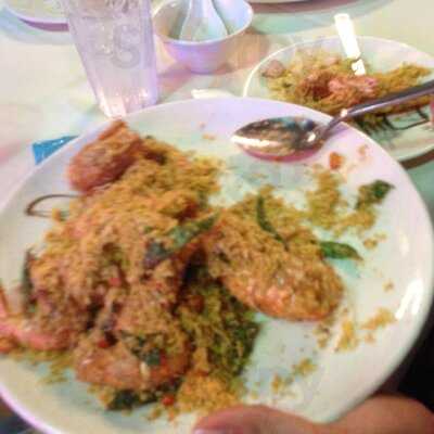 Tongkang Colonial Bar & Restaurant