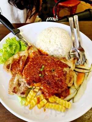 Feng Ji Chicken Rice