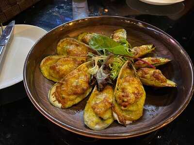 Mel's Place Restaurant & Bar