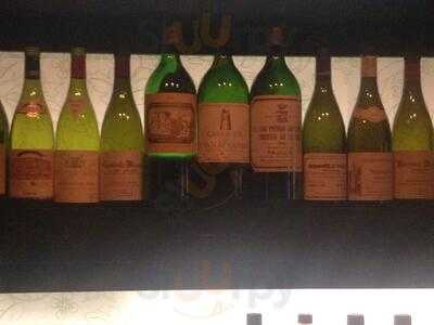 Le Pin Wine Bar