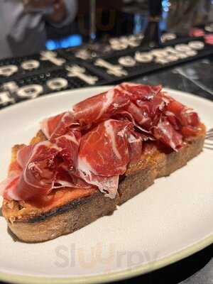 Olivia Restaurant & Lounge