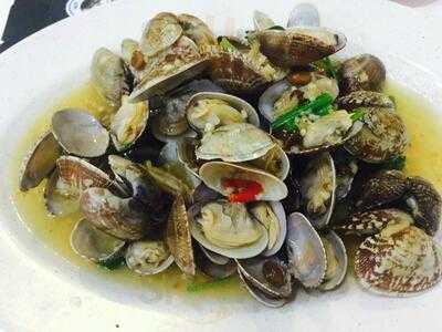 Seng Kee Black Herbal Chicken