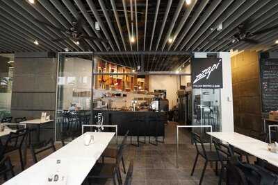 Zzapi Bistro & Bar