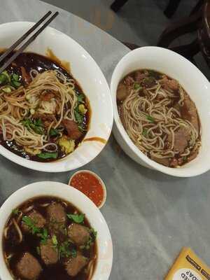 Blanco Court Traditional Hainan Beef Noodles