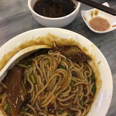 Blanco Court Traditional Hainan Beef Noodles