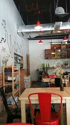 Curbside Cafe & Wine Bar