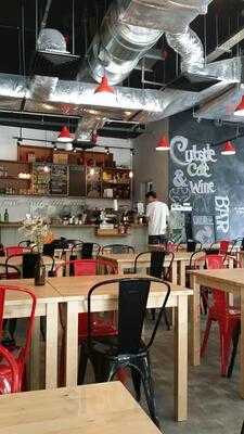 Curbside Cafe & Wine Bar