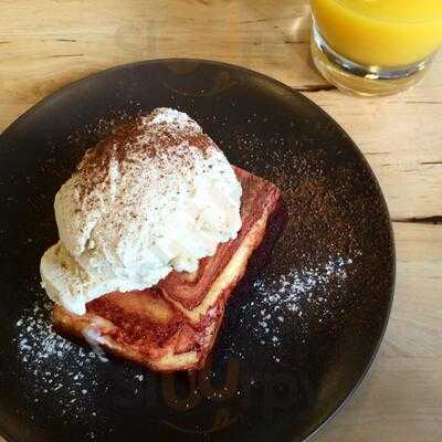 Curbside Cafe & Wine Bar