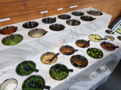 Thai Tanic Live Seafood Hotpot