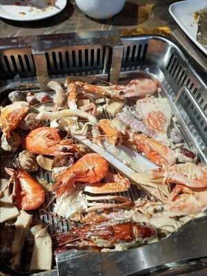 Thai Tanic Live Seafood Hotpot