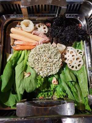 Thai Tanic Live Seafood Hotpot