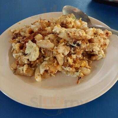 Boon Lay Fried Carrot Cake& Kway Teow Mee