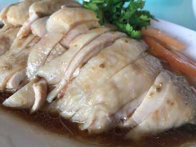 Tong Fong Fatt Hainanese Boneless Chicken Rice