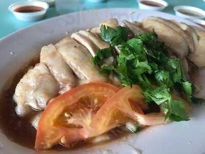 Tong Fong Fatt Hainanese Boneless Chicken Rice