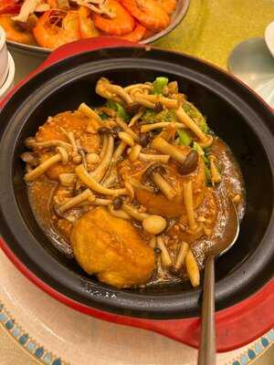 Peach Garden At The Metropolis