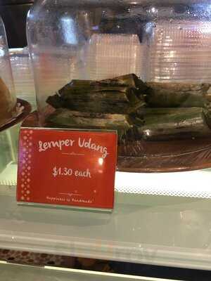 Harrianns Nonya Table