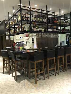 Harry’s Village Hotel