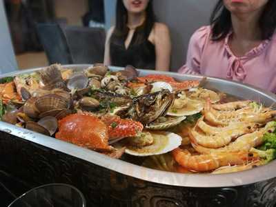 Eight Signatures Seafood Restaurant