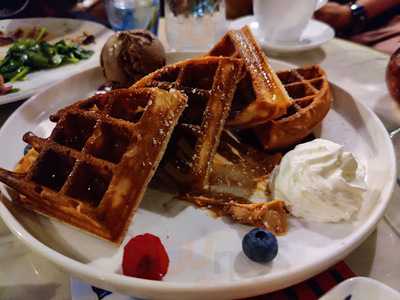 Pampelmousse Bistro + Bar