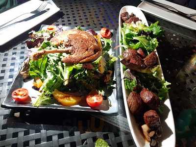 Pampelmousse Bistro + Bar