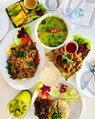 Naowarat Thai Bistro