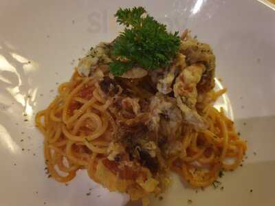 Grapevine At 393 Guillemard