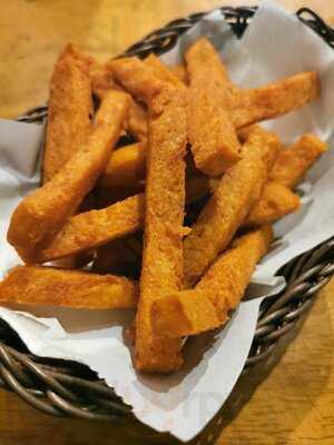 Grapevine At 393 Guillemard