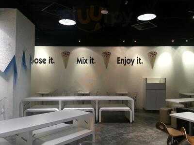 Cold Rock Ice Creamery