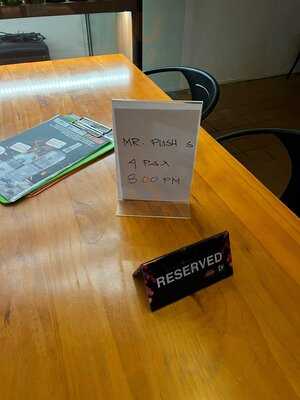 Lazy Lizard Sixth Avenue Singapore