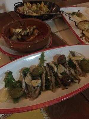 Los Primos Taberna Y Tapas Bar