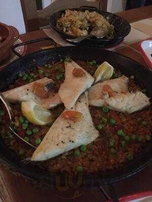 Los Primos Taberna Y Tapas Bar