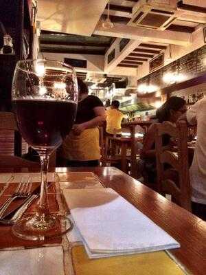 Los Primos Taberna Y Tapas Bar