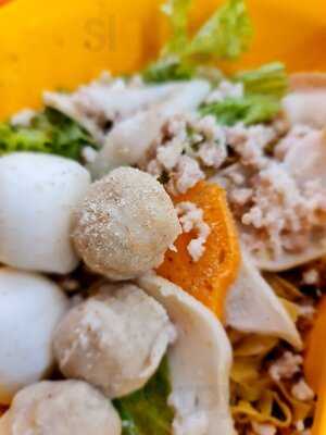 Ah Zhou Bak Chor Mee