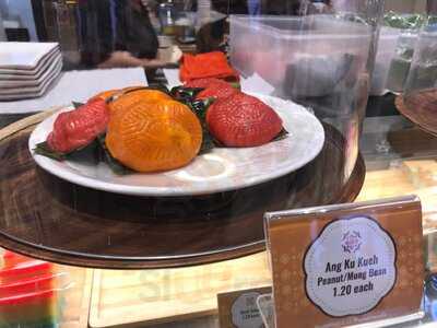 Harrianns Nonya Table