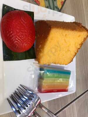 Harrianns Nonya Table