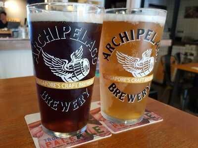 Growlers Craft Beer & Bistro