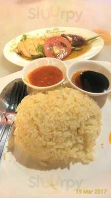 Tong Fong Fatt Hainanese Boneless Chicken Rice