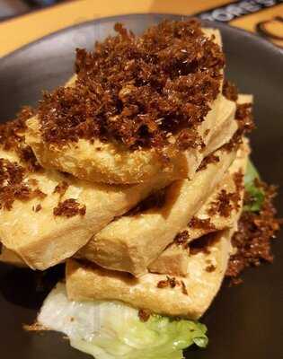 Moc Restaurant & Bar