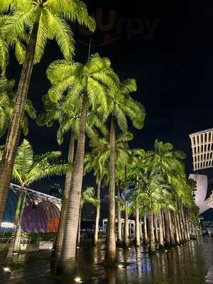 Le Noir Bar & Lounge