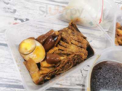 Teochew Porridge And Kway Chap