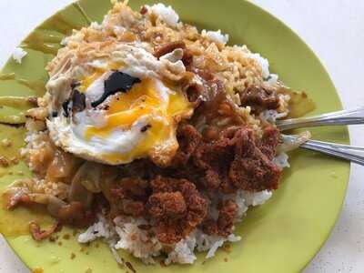 Beo Crescent Curry Rice