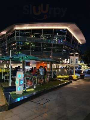 Bayside Drinks & Eats