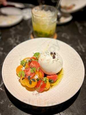 Lumo Bar & Restaurant