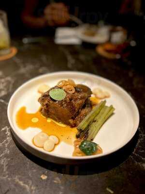 Lumo Bar & Restaurant