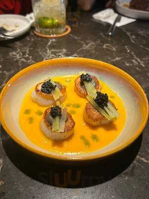 Lumo Bar & Restaurant