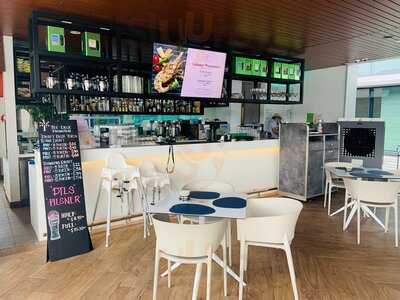 Tee Deck - Al Fresco Bar & Grill