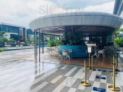 Tee Deck - Al Fresco Bar & Grill