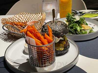 Tee Deck - Al Fresco Bar & Grill